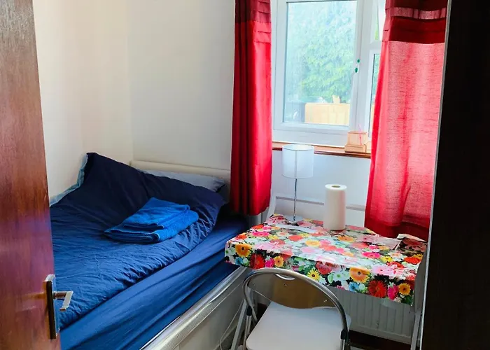 A Single Room In Headington, Near Oxford Brookes University, 15 Minutes By Bus To City Centre