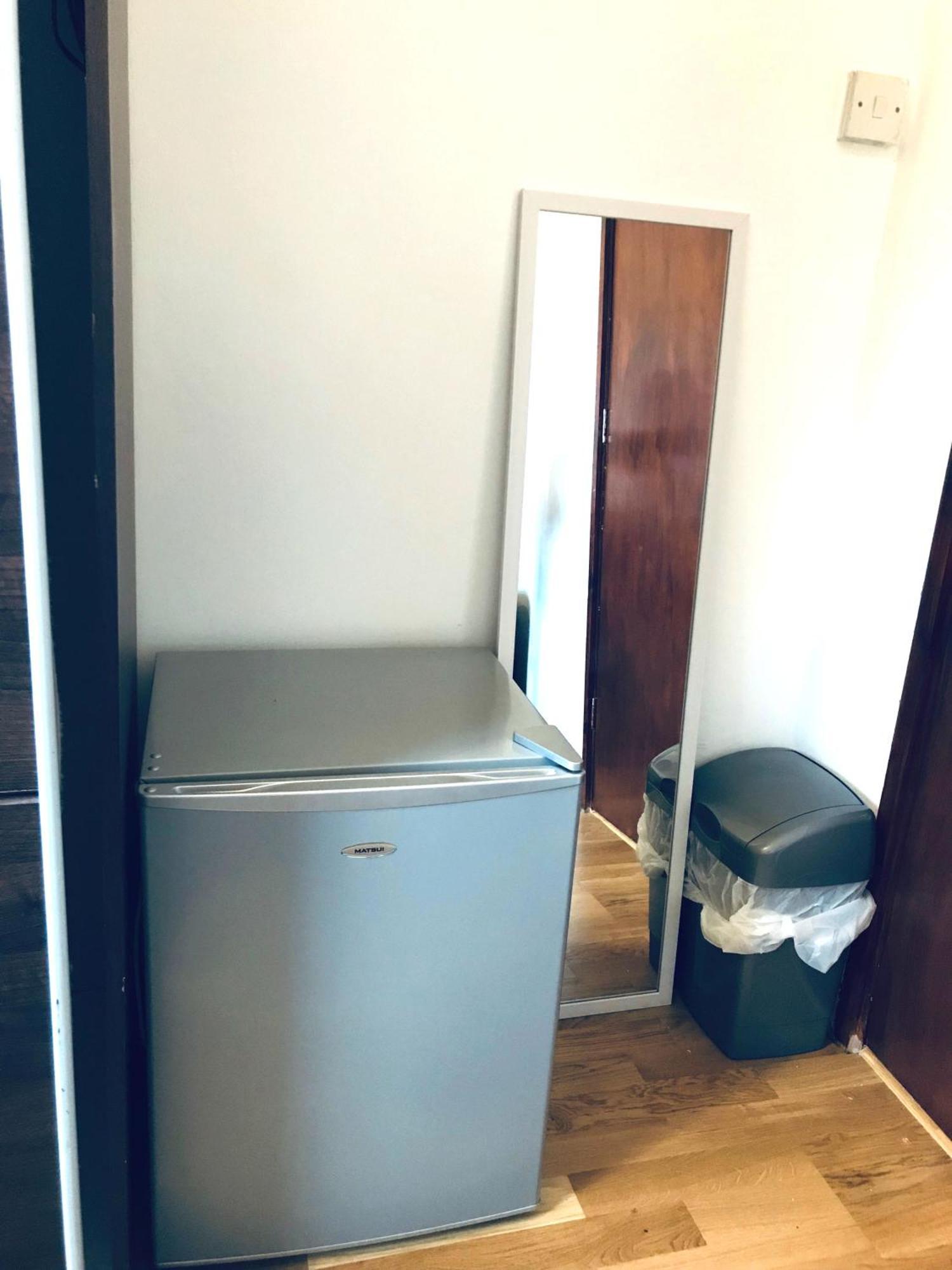 A Single In Headington, Near Brookes University, 15 Minutes By Bus To Centre Homestay