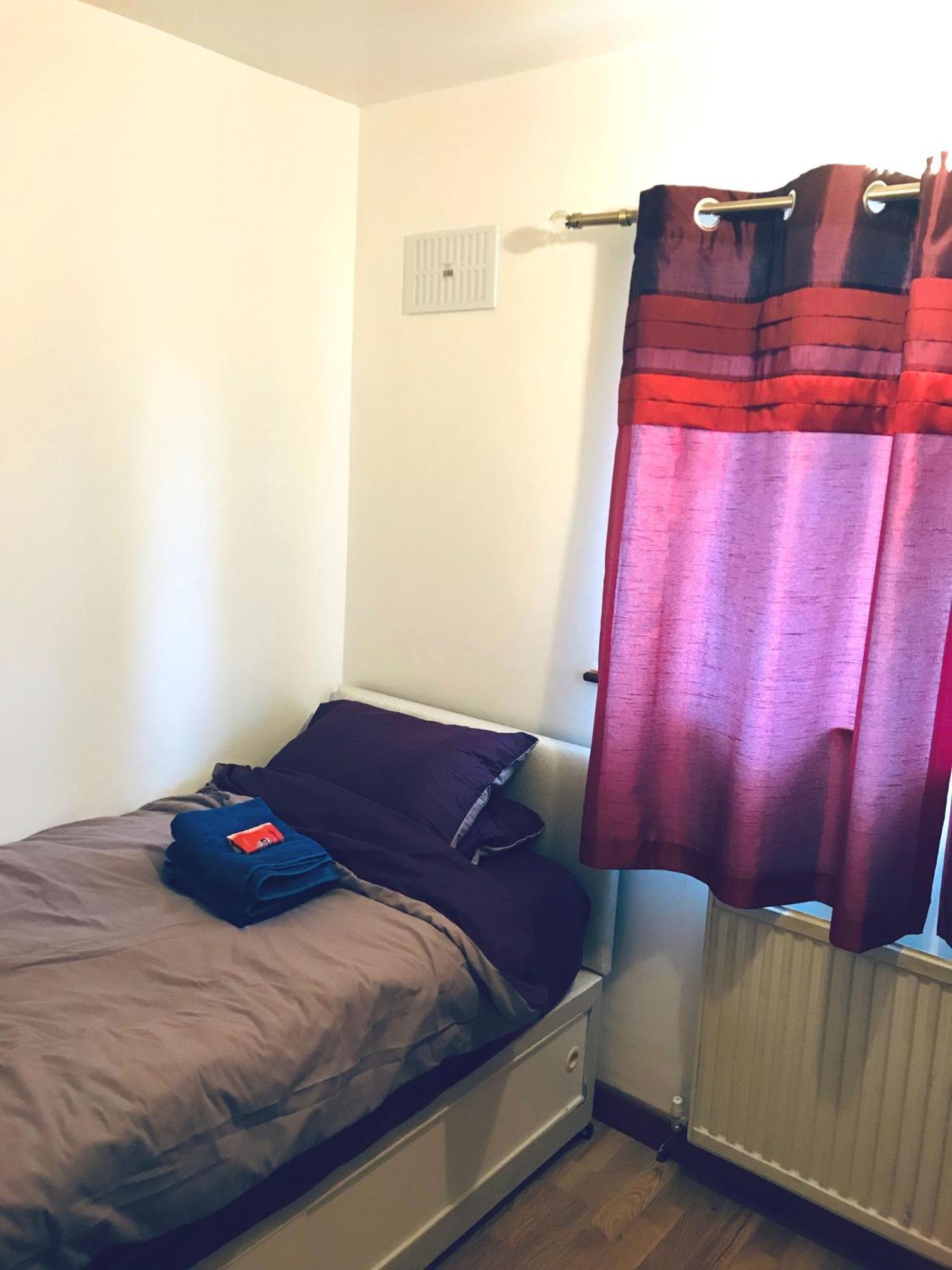 Homestay A Single In Headington, Near Brookes University, 15 Minutes By Bus To Centre Oxford
